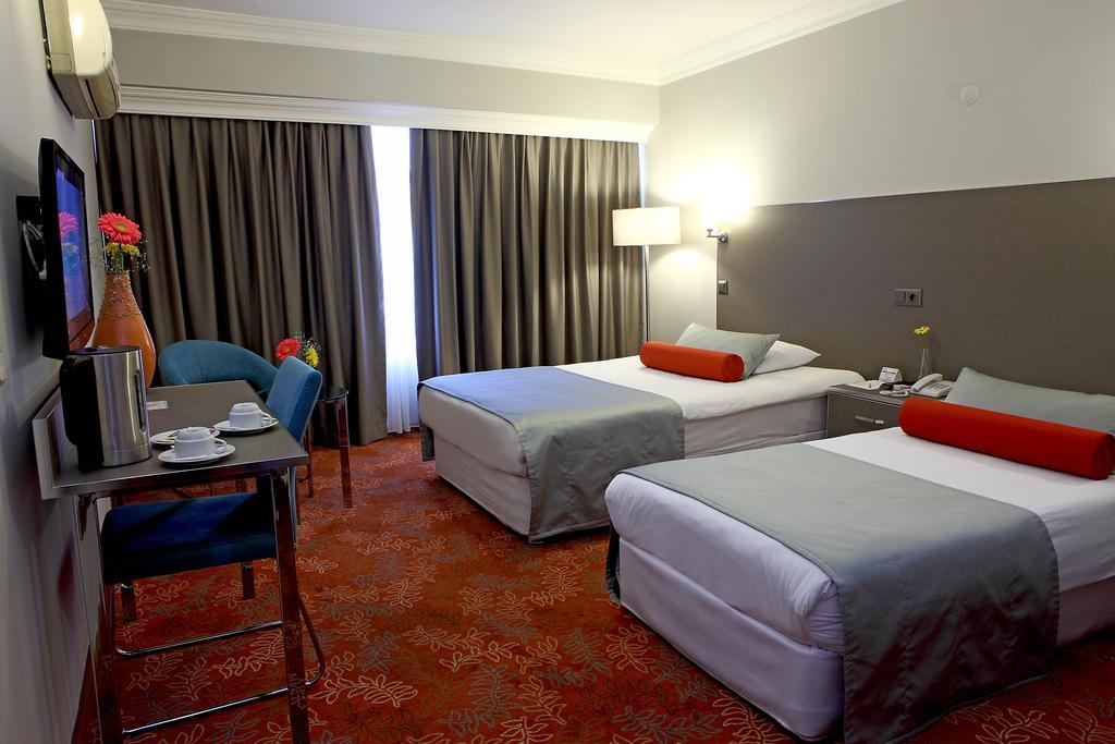 Arma Hotel Маниса Екстериор снимка